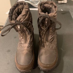 SPRING  STEP ANKLE BOOTS SIZE 8